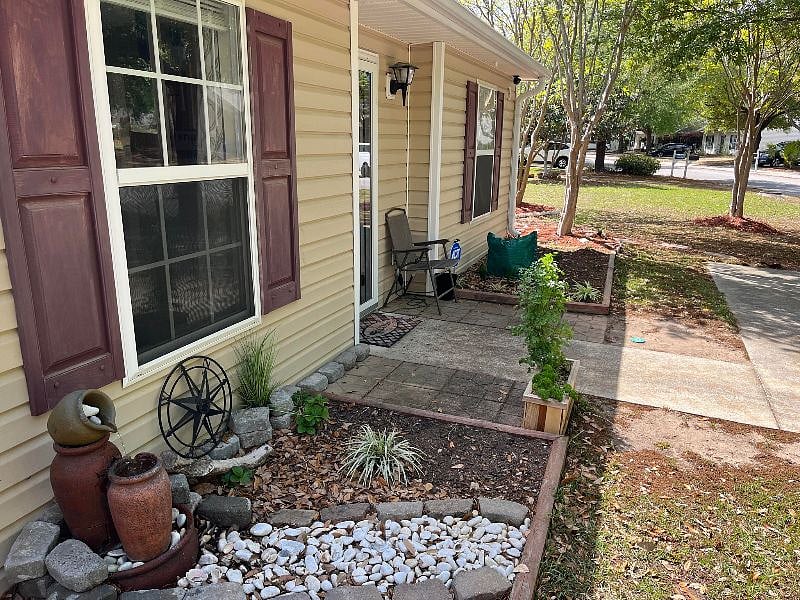 - Front House -
