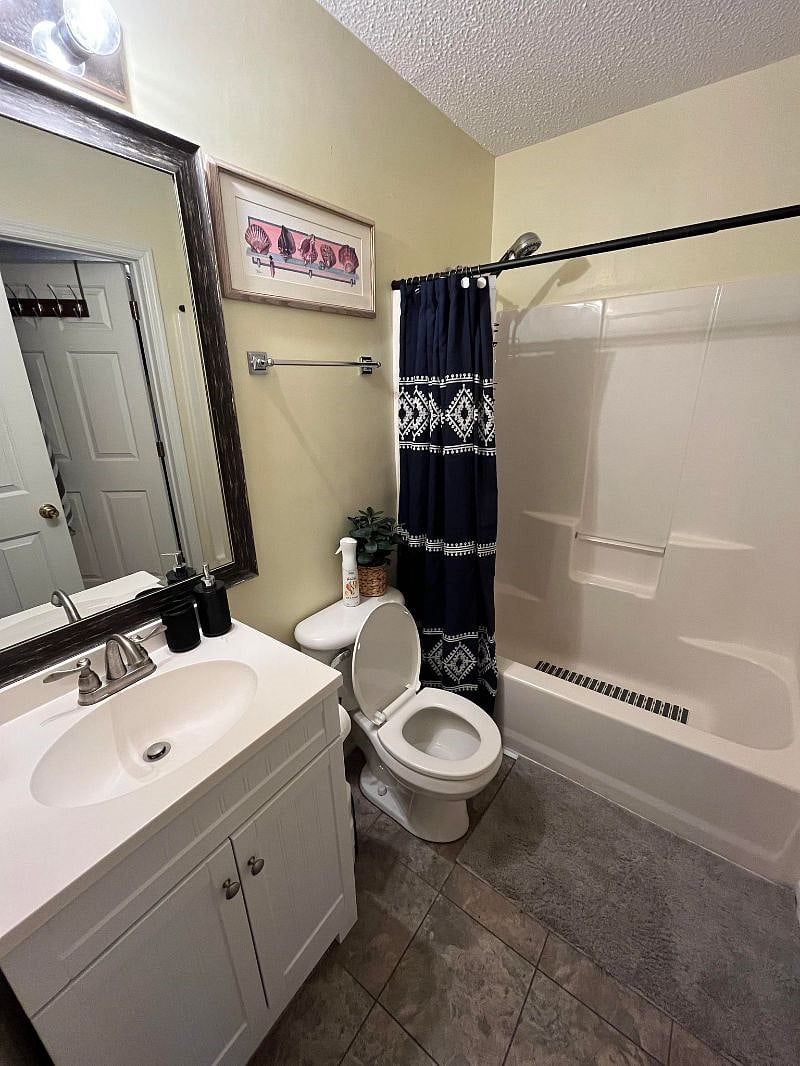 - Guest Bathroom -