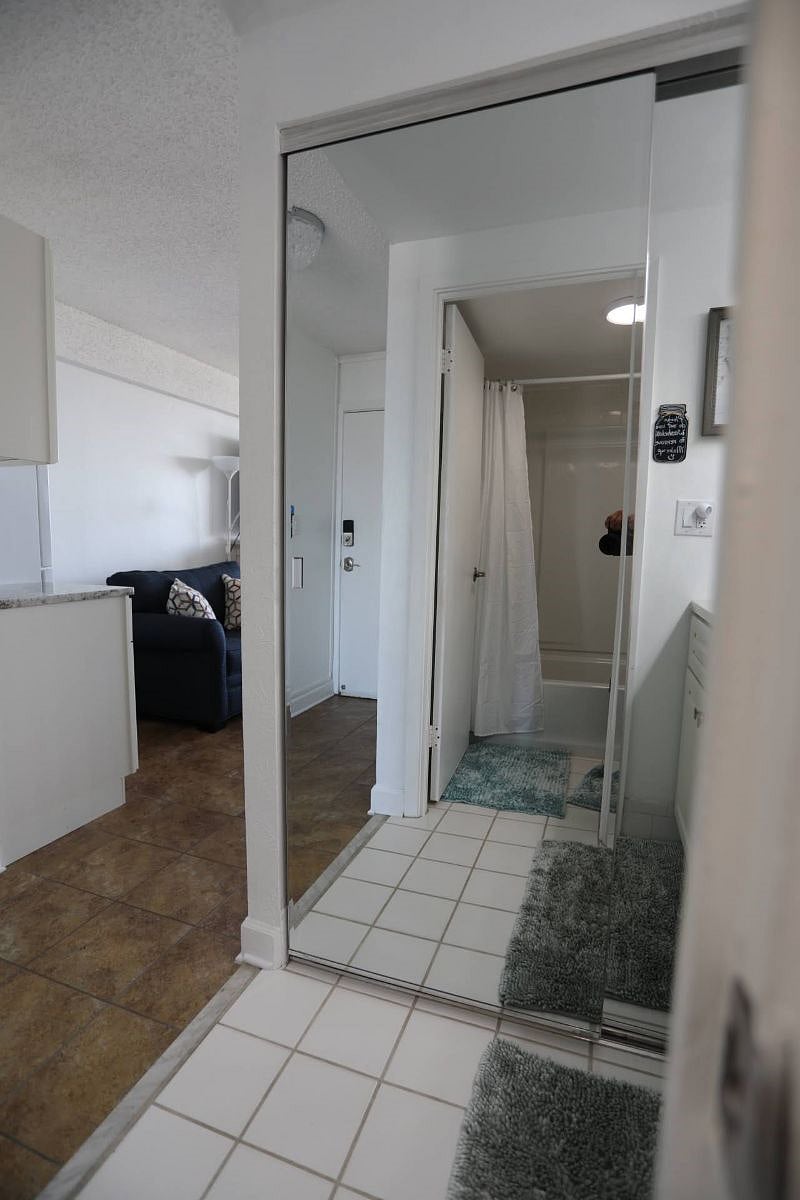 611 Bathroom Shower