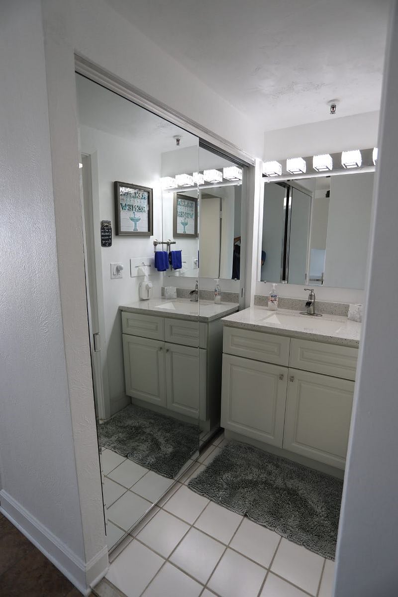 611 Modern bathroom vanity