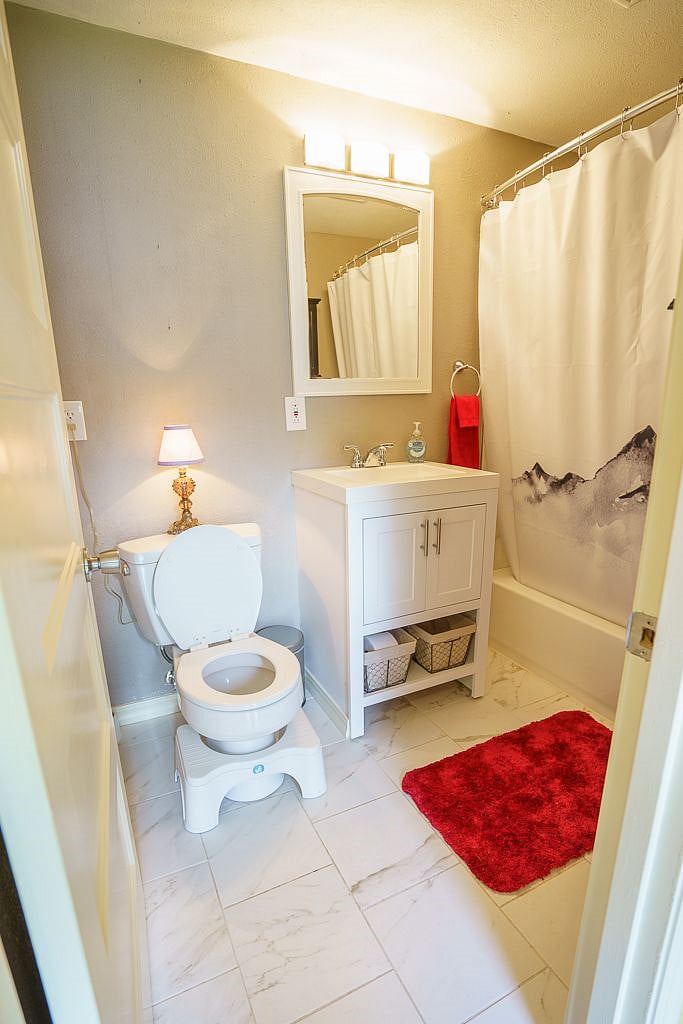 This house has a super roomy full size bathroom with a full size tub, a brand new rainwater shower head and hand held shower head (not pictured)