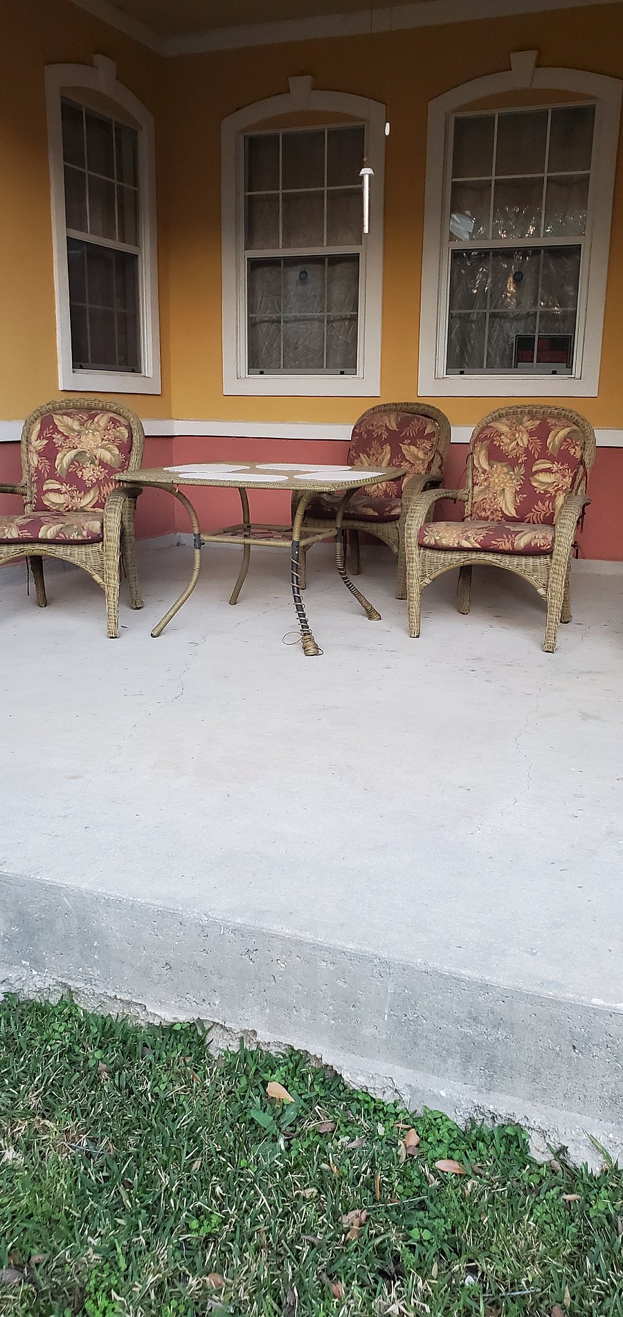 THE COZY PORCH, THE GREAT A PLACE FOR ENJOYING YOUR MORNING CUP OF COFFEE WHILE LISTENING TO THE TRANQUIL NATURE SOUNDS OF LEAVES AND BIRDS CHIRPING.