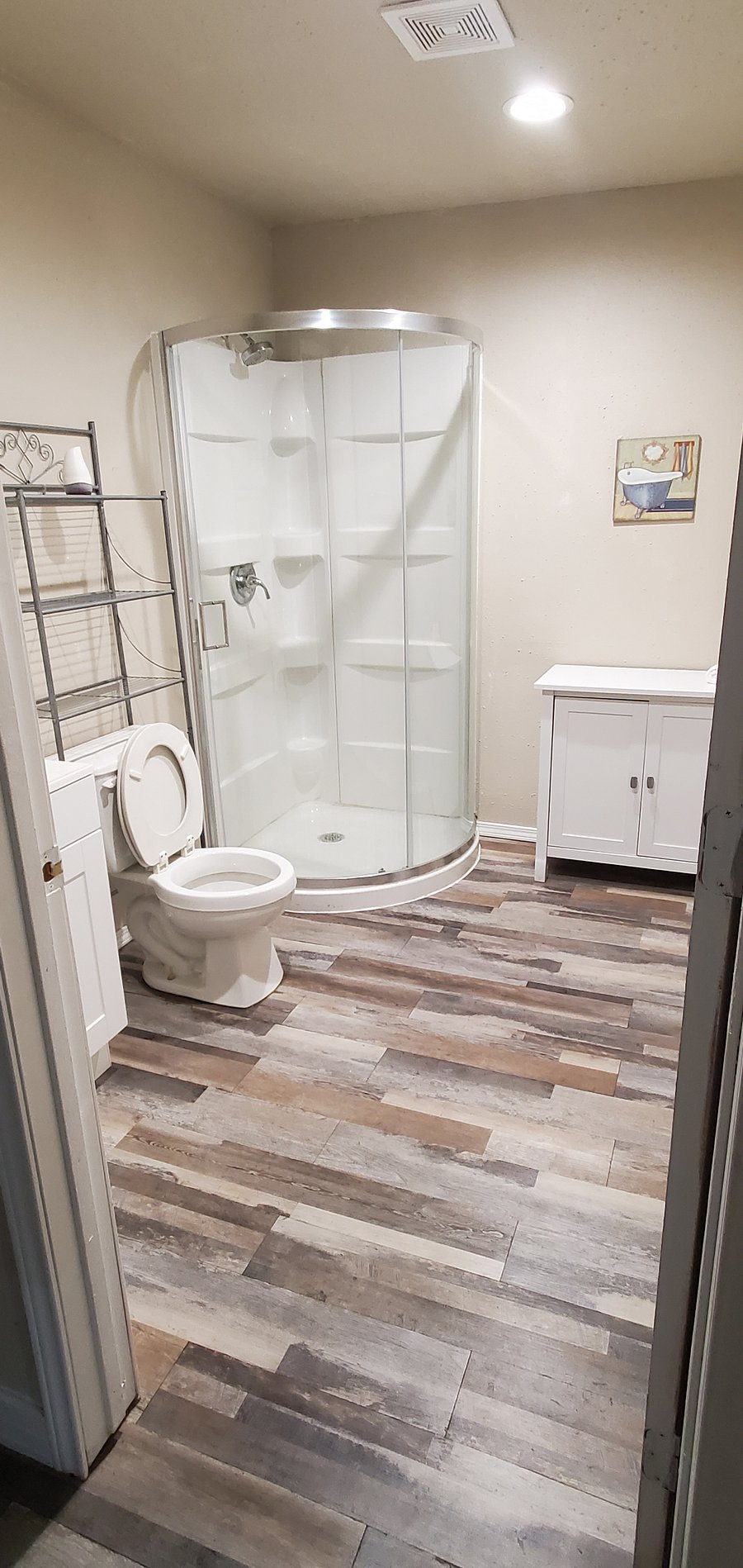 SPACIOUS BATHROOM WITH TOWELS, SHAMPOOS, CONDITIONERS, BODY WASH, AND HAND SOAP FOR STARTERS.