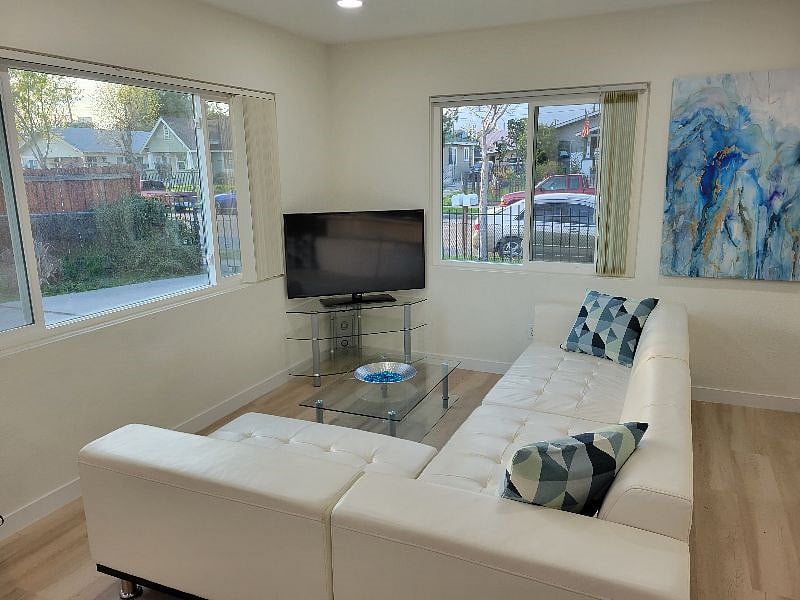 Furnished Finder property 501269_1 photo 9