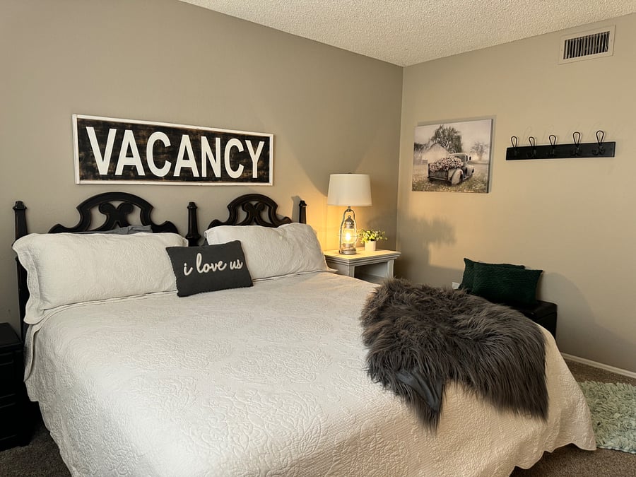 Guest bedroom 