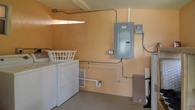Laundry & storage room with access on covered patio