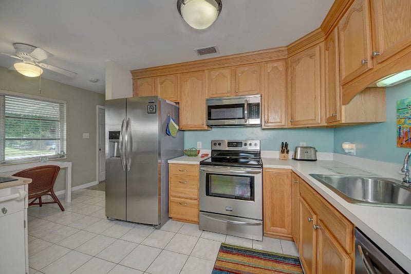 Fully equipped and modern appliances