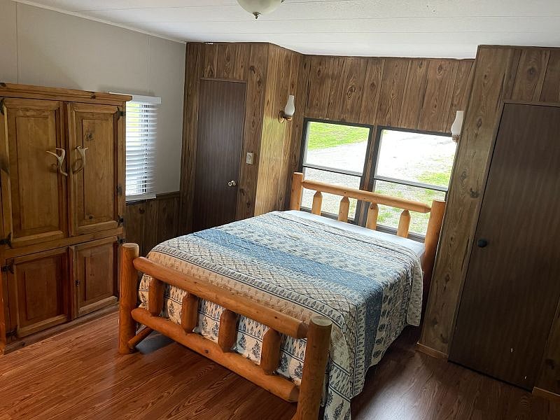 Queen bed and 2 closets.