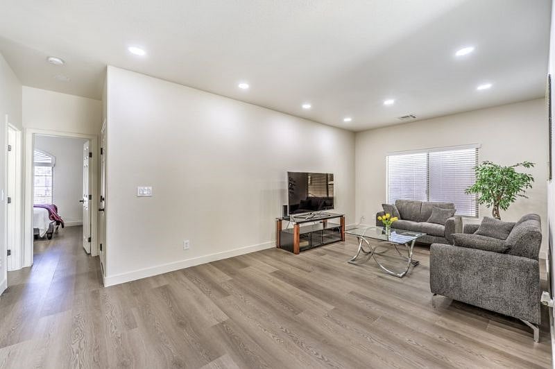 Furnished Finder property 502027_1 photo 7