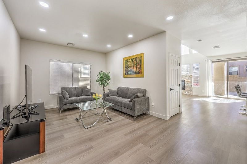 Furnished Finder property 502027_1 photo 8