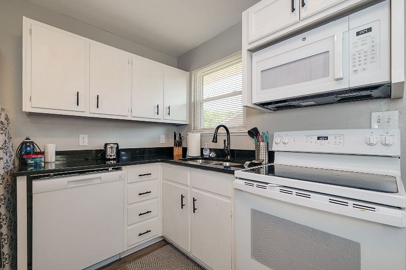 Furnished Finder property 502052_1 photo 9