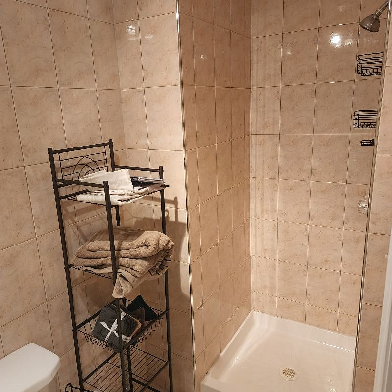 Full bathroom in the Mother Room