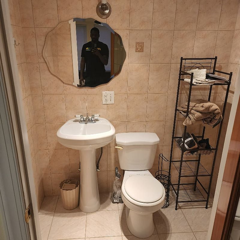 Full bathroom in the Mother Room