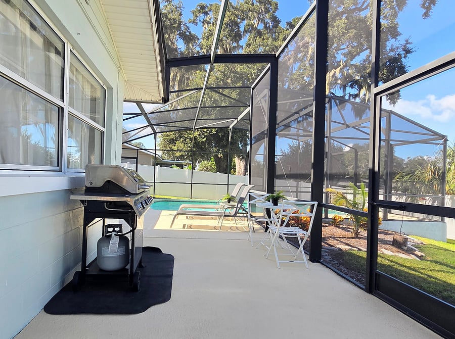 Discover our rental property with a dedicated barbecue area, ideal for outdoor dining and gatherings. Perfect for grilling enthusiasts, offering convenience and fun.