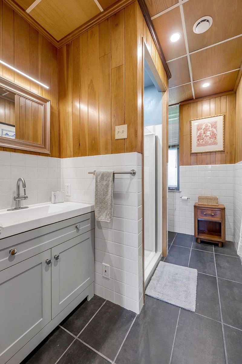 Full Bath for Second Bedroom and guests