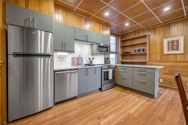 Full Kitchen