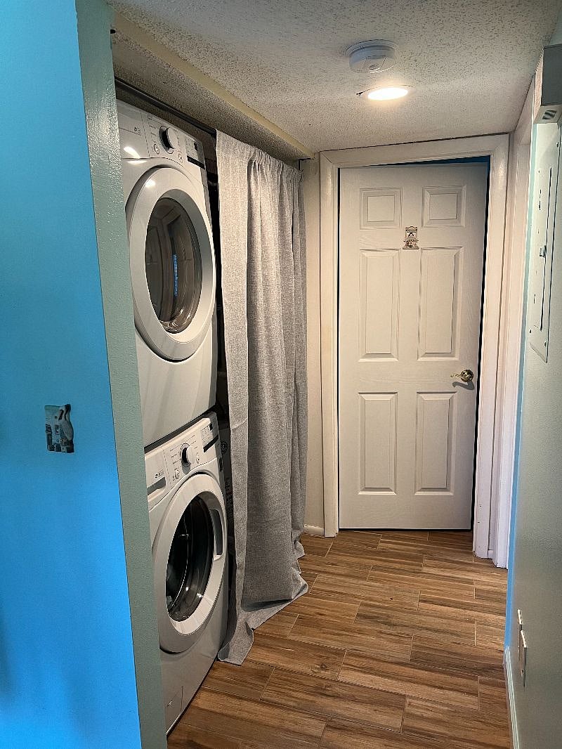 Full size washer and dryer in the hallway. 