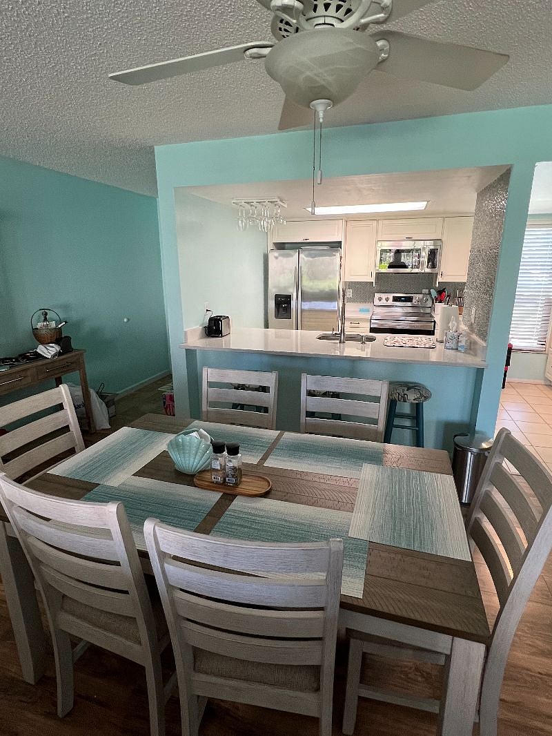 Dining area. Easy pass through from the kitchen.