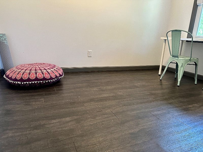 Flex space, office/yoga room or convert to second bedroom for higher rental rate.  