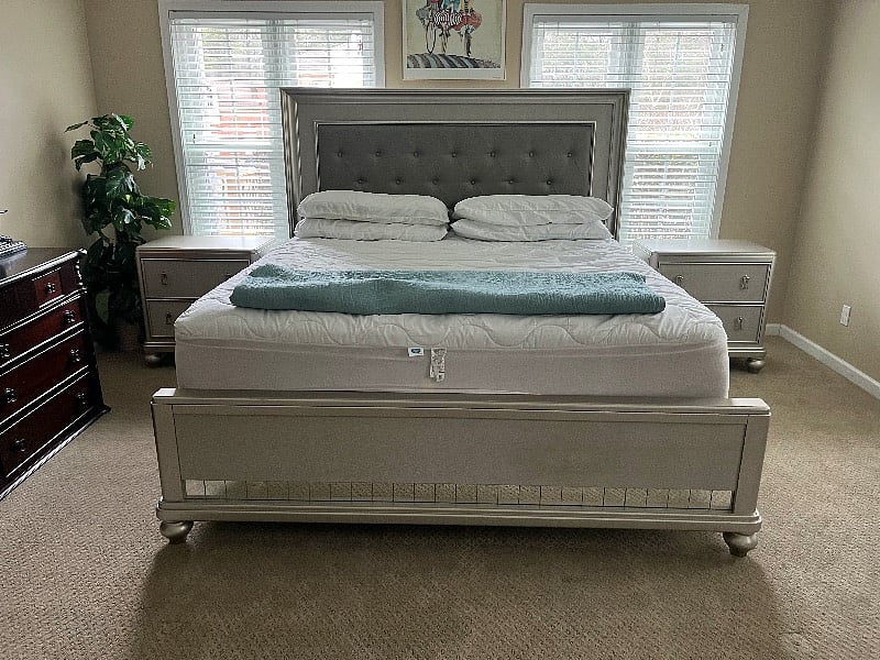 2nd bedroom with 1/2 bath1st