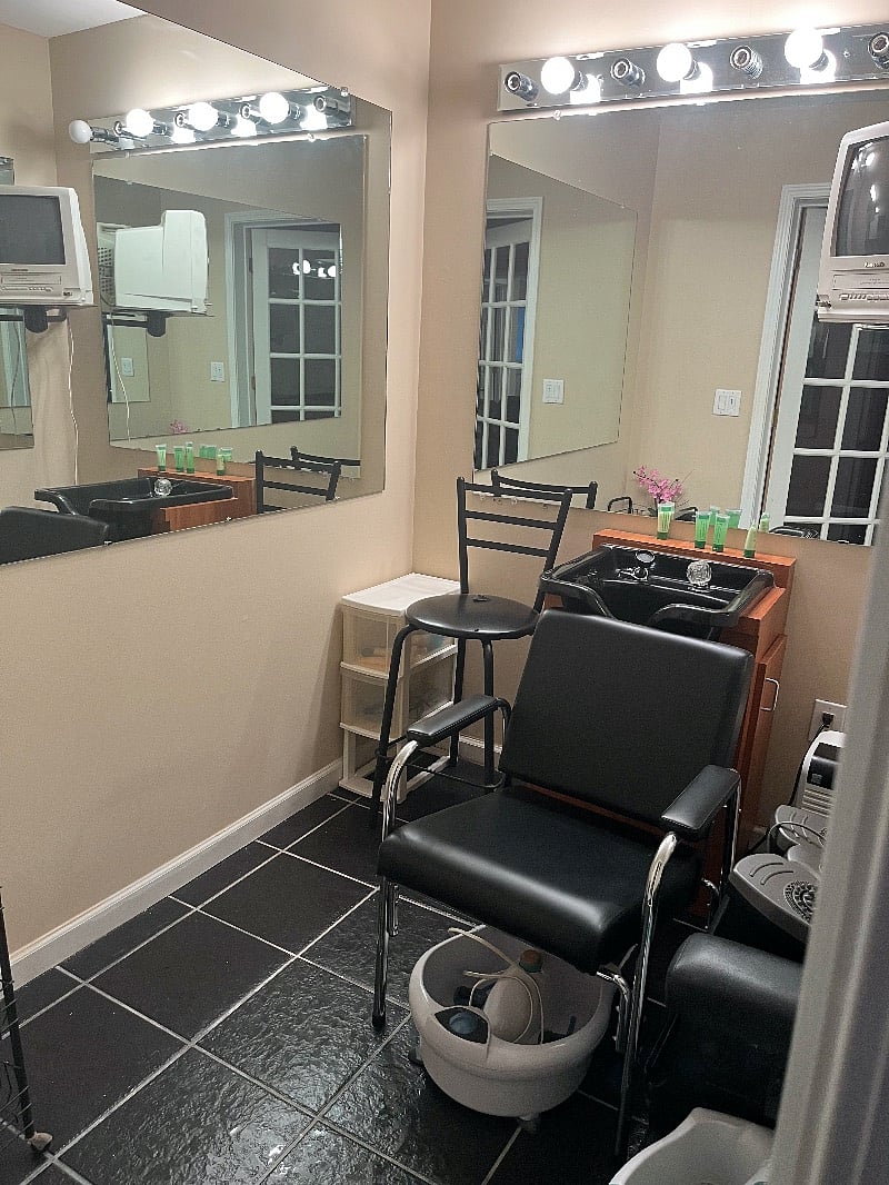 Shampoo salon room
