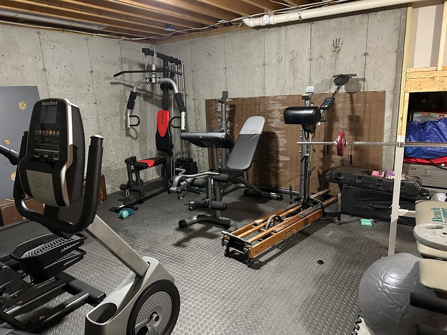 Exercise room - Universal gym, weights.