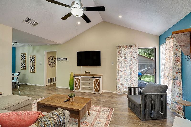 Furnished Finder property 502980_1 photo 3