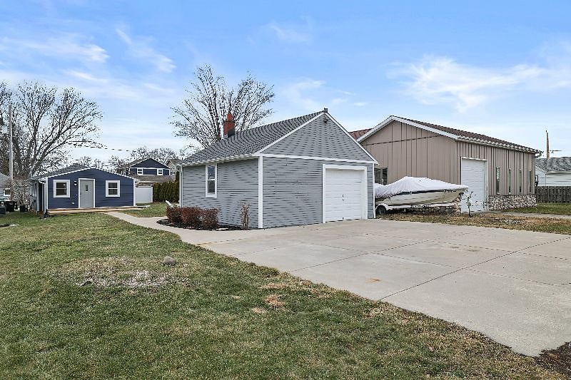 Parking in back of house with garage spot