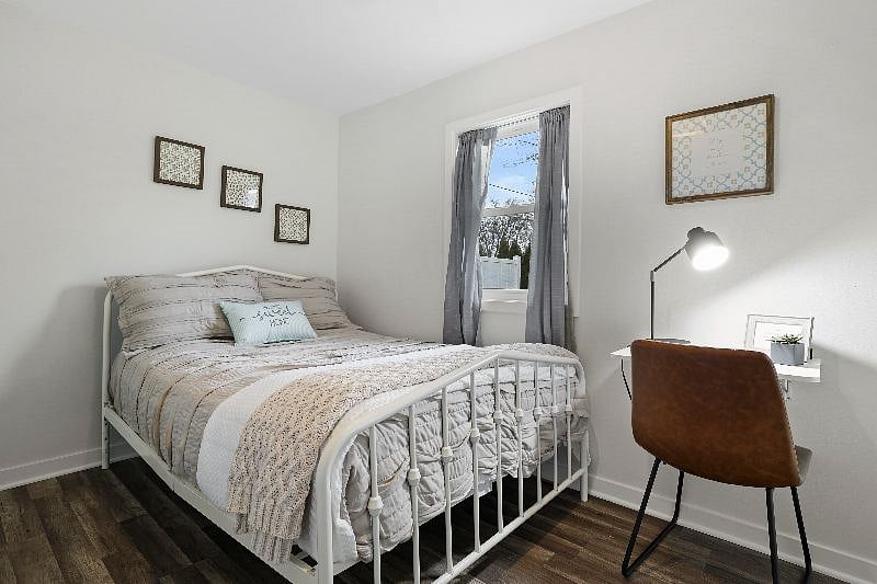 Queen bedroom with desk space