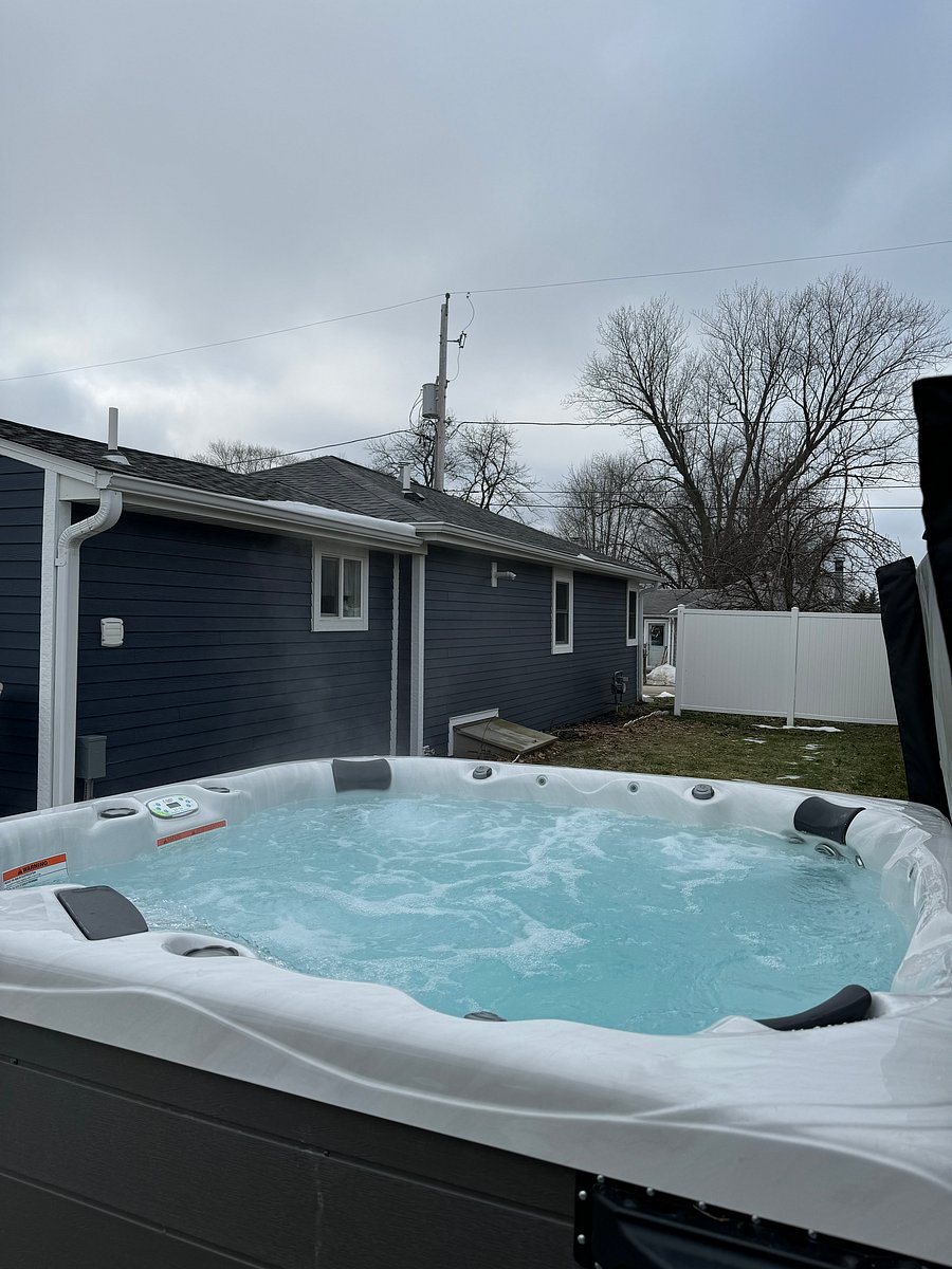 6 person hot tub