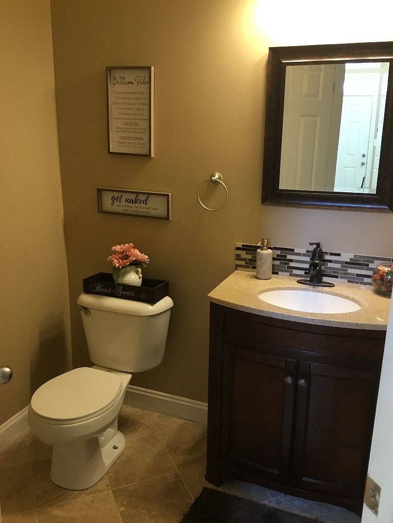 1/2 bathroom