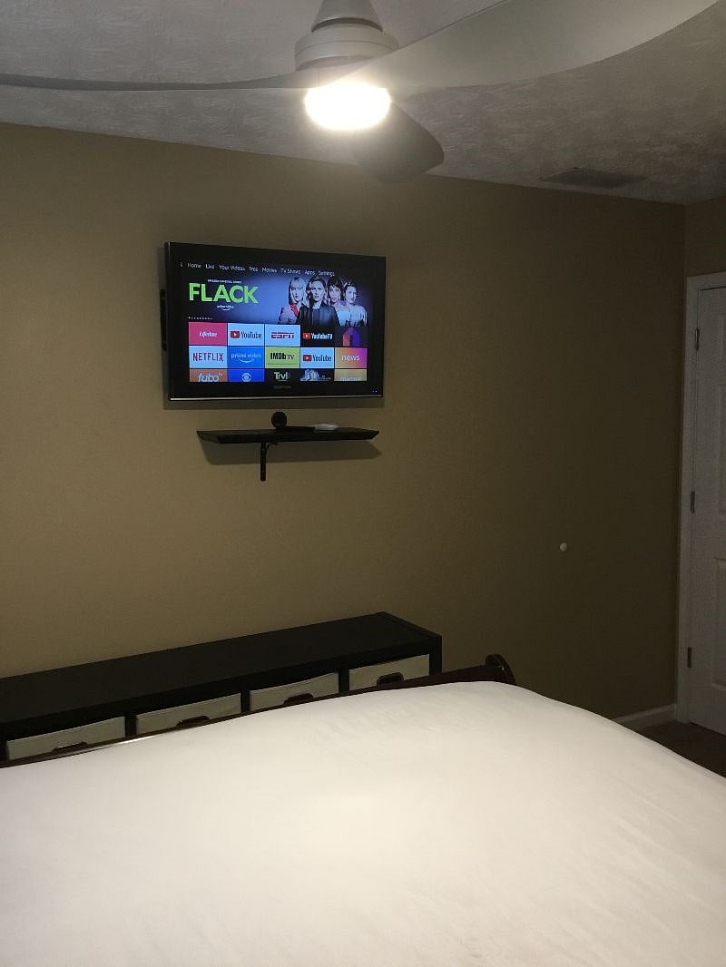 Queen bedroom 2