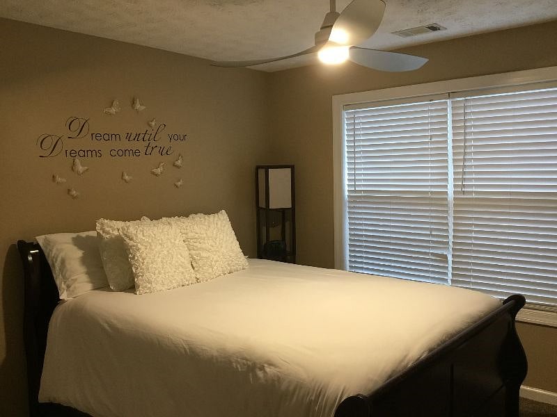 Queen bedroom 2
