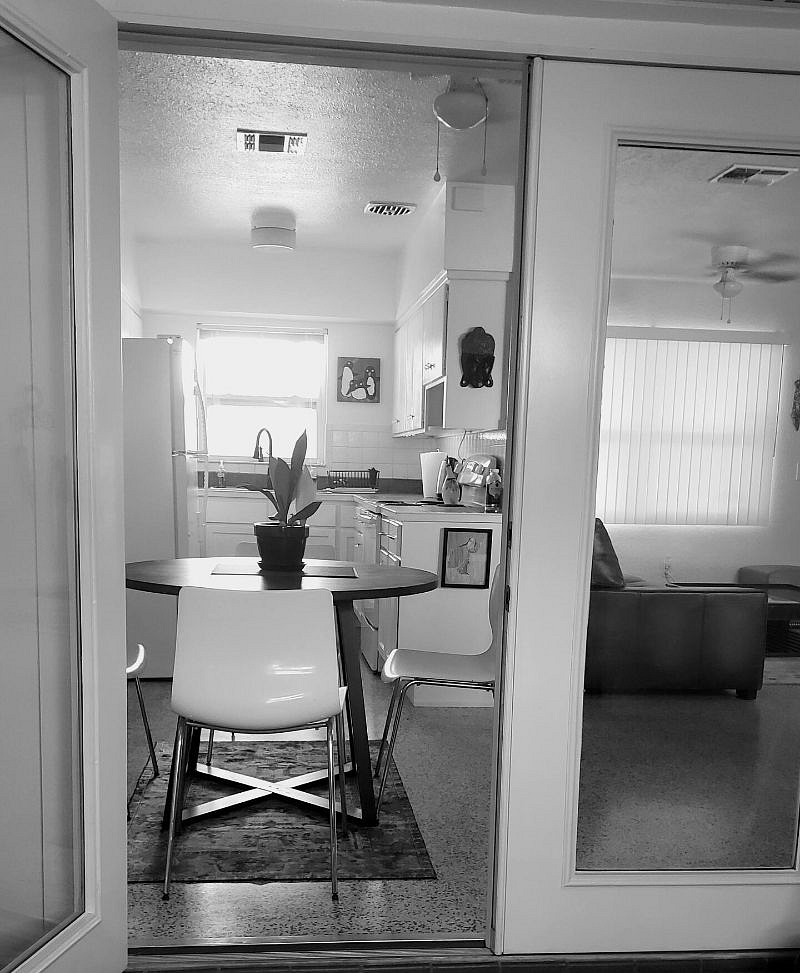 Eat-in dining area.