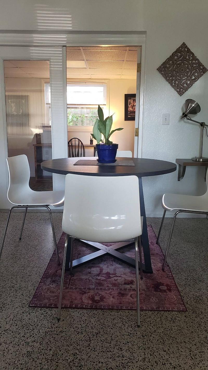 Eat-in dining area.