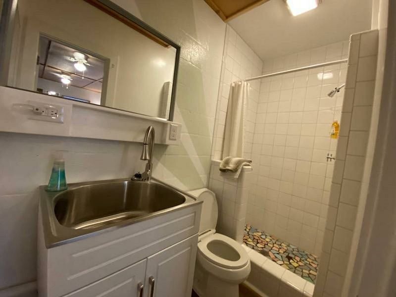 Bonus unit full bathroom with utility sink.