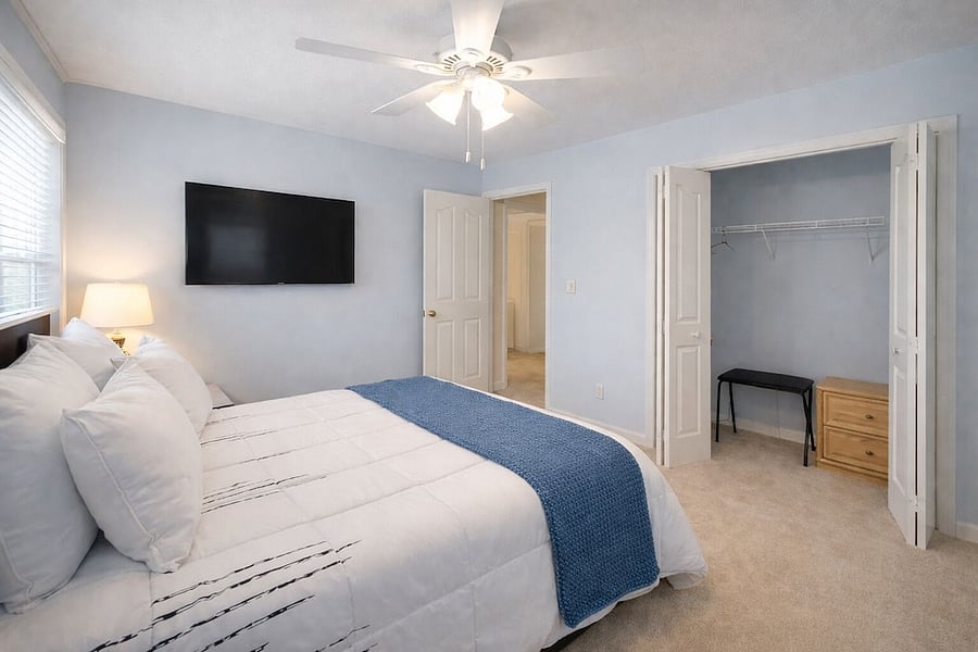 Cozy and functional bedroom featuring Smart TV and workspace, perfect for extended stays.