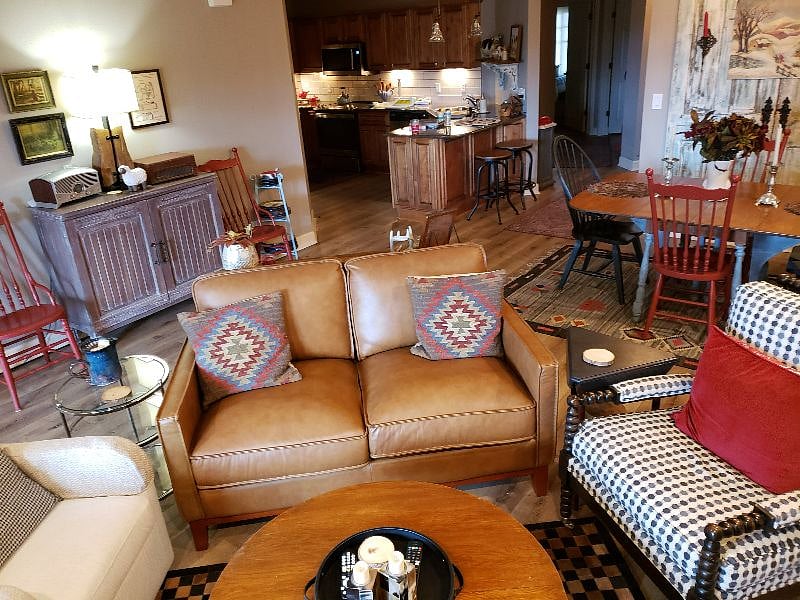 Open concept living with flexible floor space.  Phonograph and radio provided.  48 inch Smart TV. 