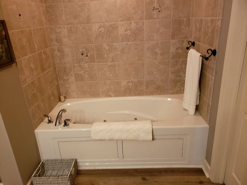Primary Bath with jets