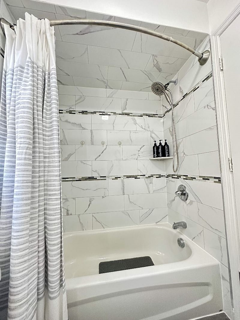 Spa shower head with 100% Vegan bath essentials