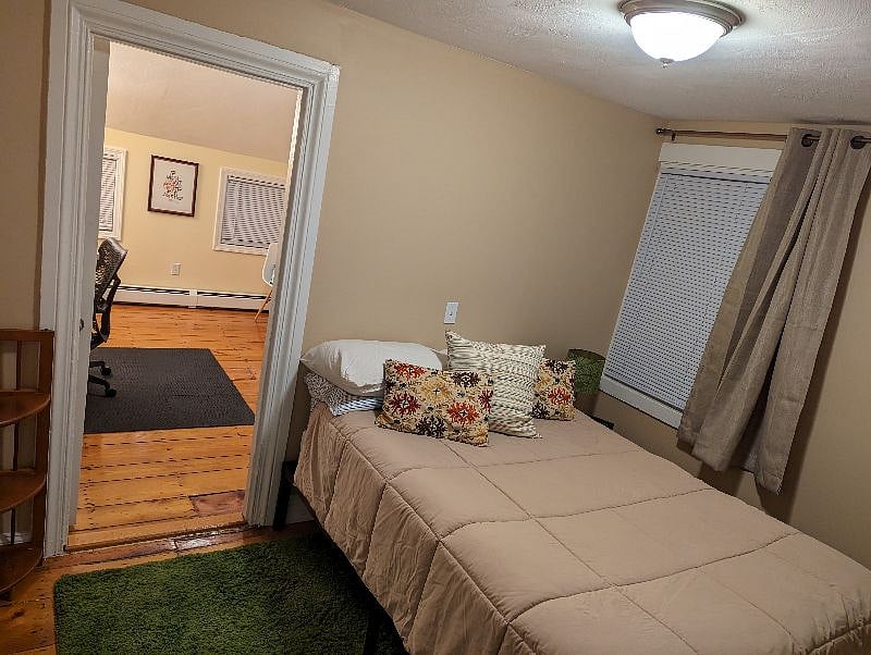 Additional Bedroom has full size bed.