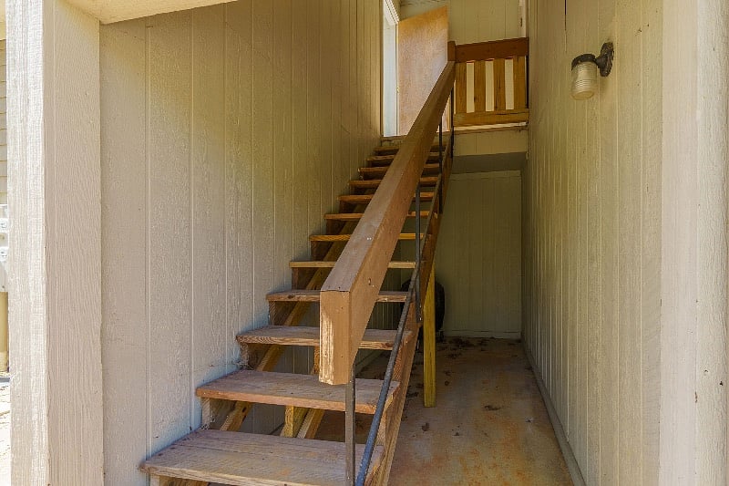 back stairs
