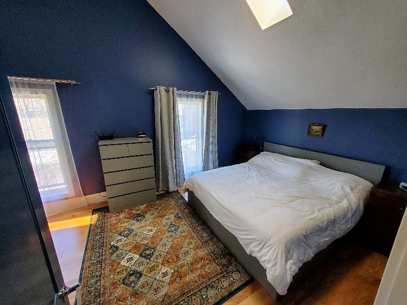 King size bed with Casper mattress