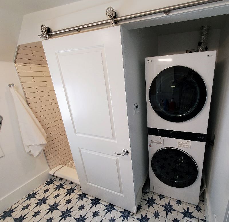 Washer/dryer in bathroom