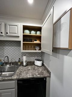 Everything you need to be comfortable in the kitchen.
