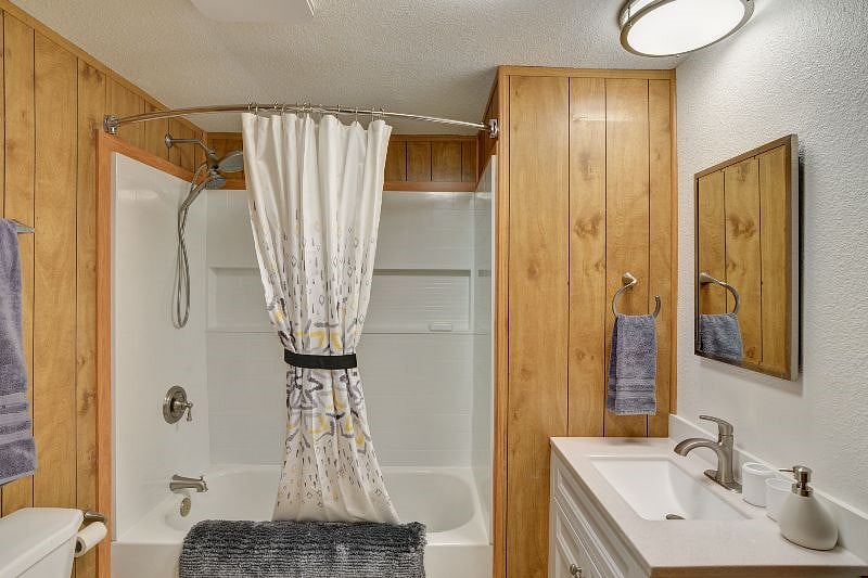 2nd Bathroom 1