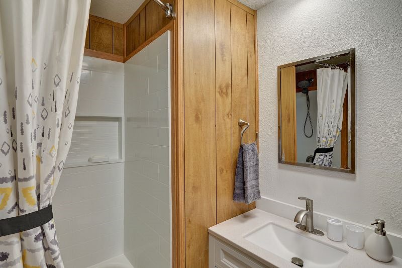 2nd Bathroom 2