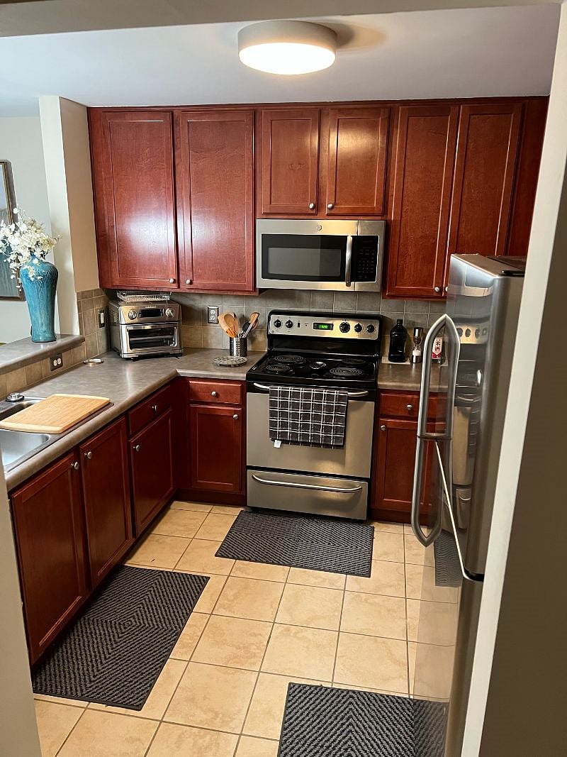 Kitchen - Electric Stove/Microwave