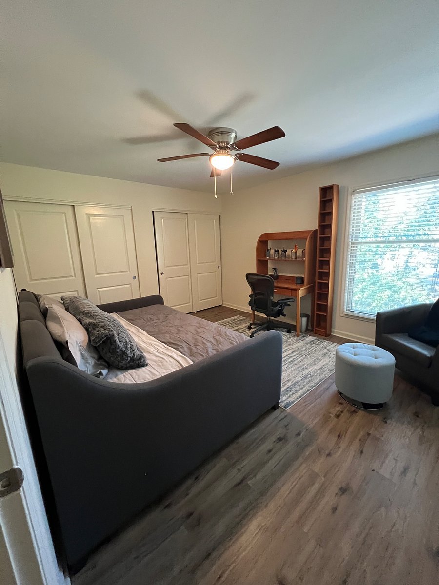 2nd Bedroom - Desk/Chair