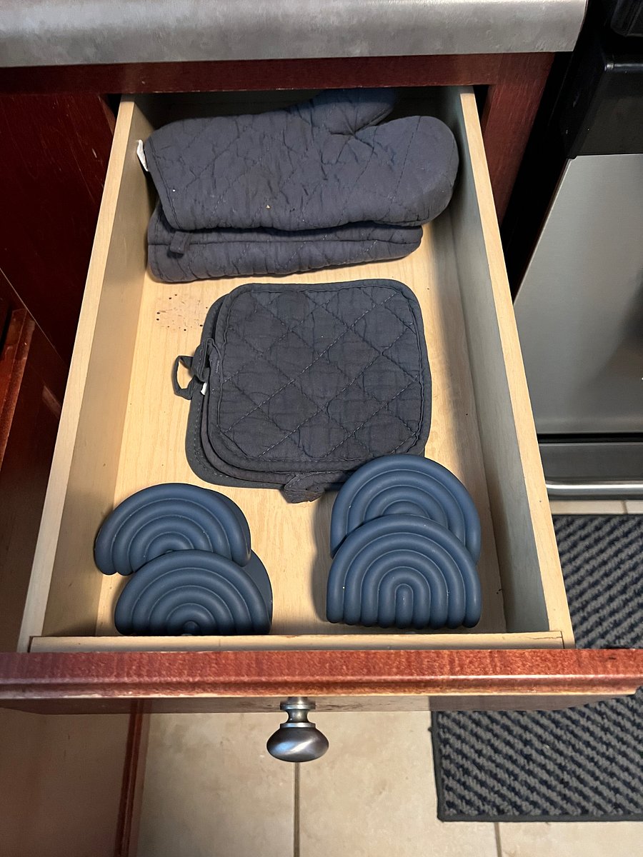 Kitchen - Oven Mitts, Silicone Holders
